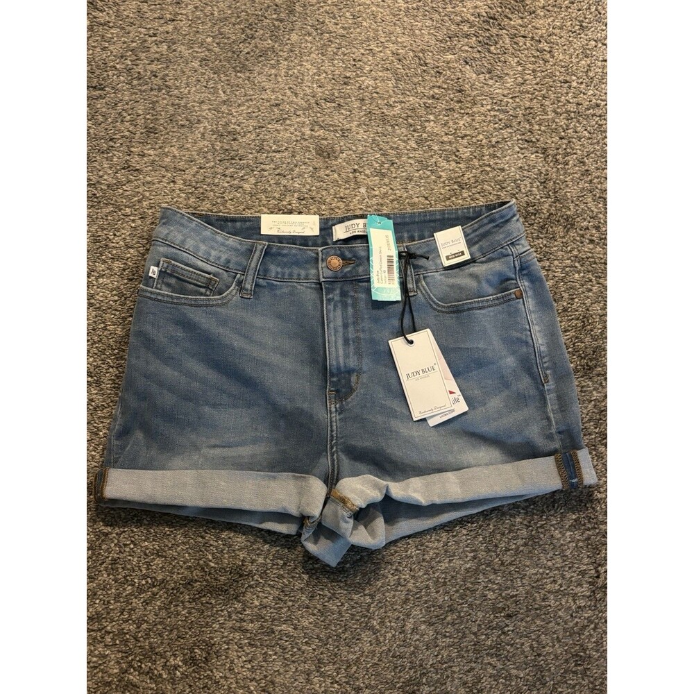 Judy Blue Calem Cuffed Blue Demin Shorts Size 30 Mid Rise 2”Inseam Pockets NWT